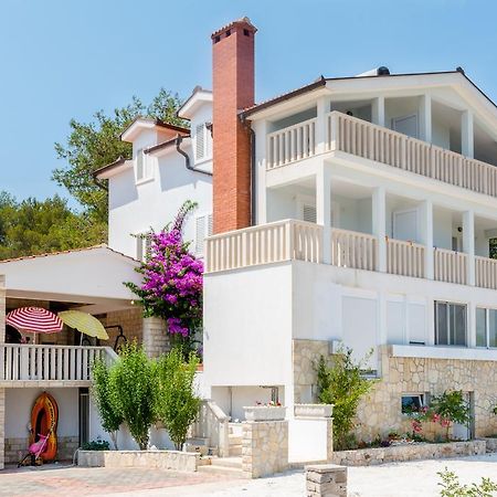 Apartments Simic Milna  Exterior foto
